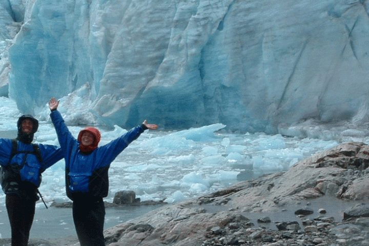 Travelers enjoying the Two Day tour in Styggevatnet